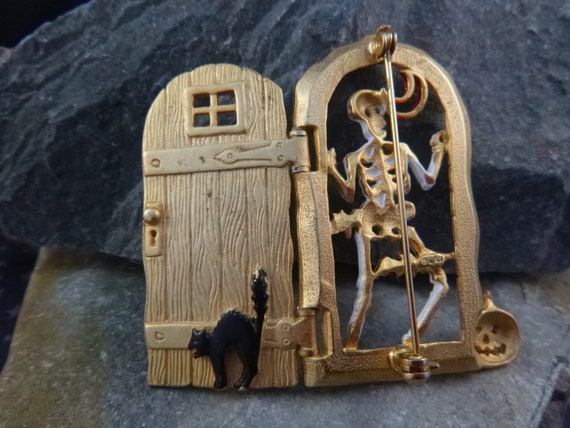 Skeleton Behind the Door Pin | Spooky Halloween O… - image 6