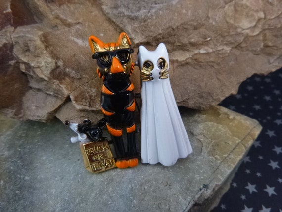 Cats in Halloween Costume Collectible Vintage Pin Book Piece | AJC Signed