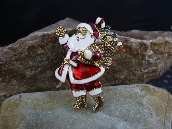 Old Fashioned Santa Claus Vintage Brooch | Santa Bringing Bag of Christmas Presents | Timeless Santa Pin