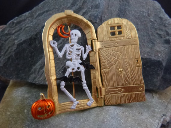 Skeleton Behind the Door Pin | Spooky Halloween O… - image 4