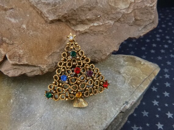 J.J. Vintage Christmas Tree Pin with Scroll Desig… - image 3