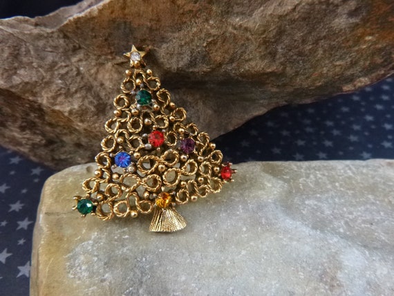 J.J. Vintage Christmas Tree Pin with Scroll Desig… - image 6