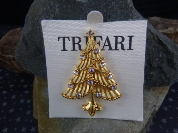 Trifari Four Tier Timeless Classic Christmas Tree Vintage Brooch | On Original Card | Book Piece