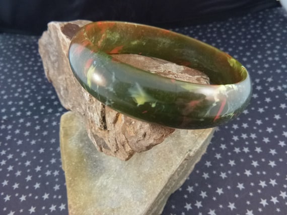 Vintage Olive Green with Orange and Crème Swirl Bangle Bracelet | 1970s Acrylic Bangle