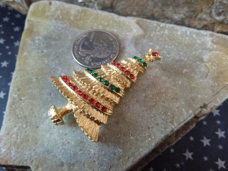 BJ Christmas Garland Tree Vintage Pin Book Piece circa l970-80s Beatrix
