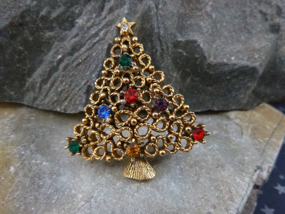 J.J. Vintage Christmas Tree Pin with Scroll Design and Multi-colored Stones | 1970s Book Piece