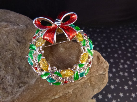 Holiday Wreath Vintage Pin with Pinecones and Big Red Bow | Danecraft | Festive Holiday Red and Green Brooch