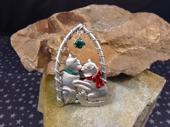 Vintage Pewter Cat Pin: JJ Holiday Brooch, Kissing Under Mistletoe