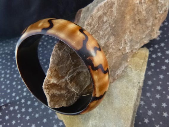 Vintage Bangle Bracelet | Plastic Lucite Various Shades of Brown with Wavey Patterned Bangle | Fall and Winter Bracelet
