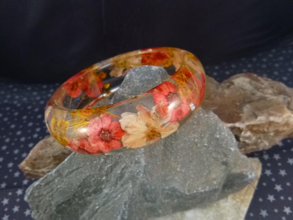 Flower Inclusion Vintage Bangle | Lucite Bangle Embedded with Pink and Yellow Flowers | Spring Summer Bangle Bracelet