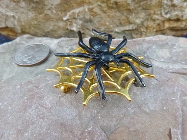 Spooky Scary Very Big Black Articulated Spider on a Spider Web Vintage Halloween Signed JJ Pin