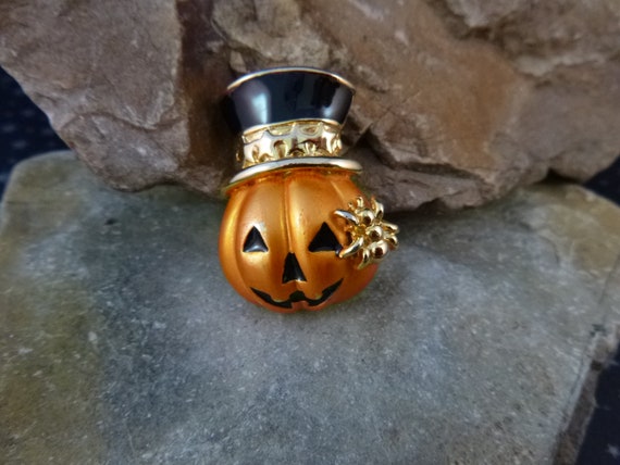 Spooky Fun Jack O Lantern  with Top Hat and Spider | Small Vintage Halloween Pumpkin and Spider Pin