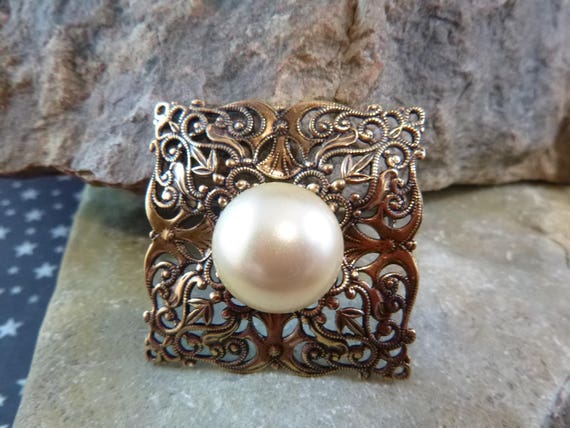 Timeless Classic Style Filigree Faux Pearl Cabochon Center Vintage Square Brooch