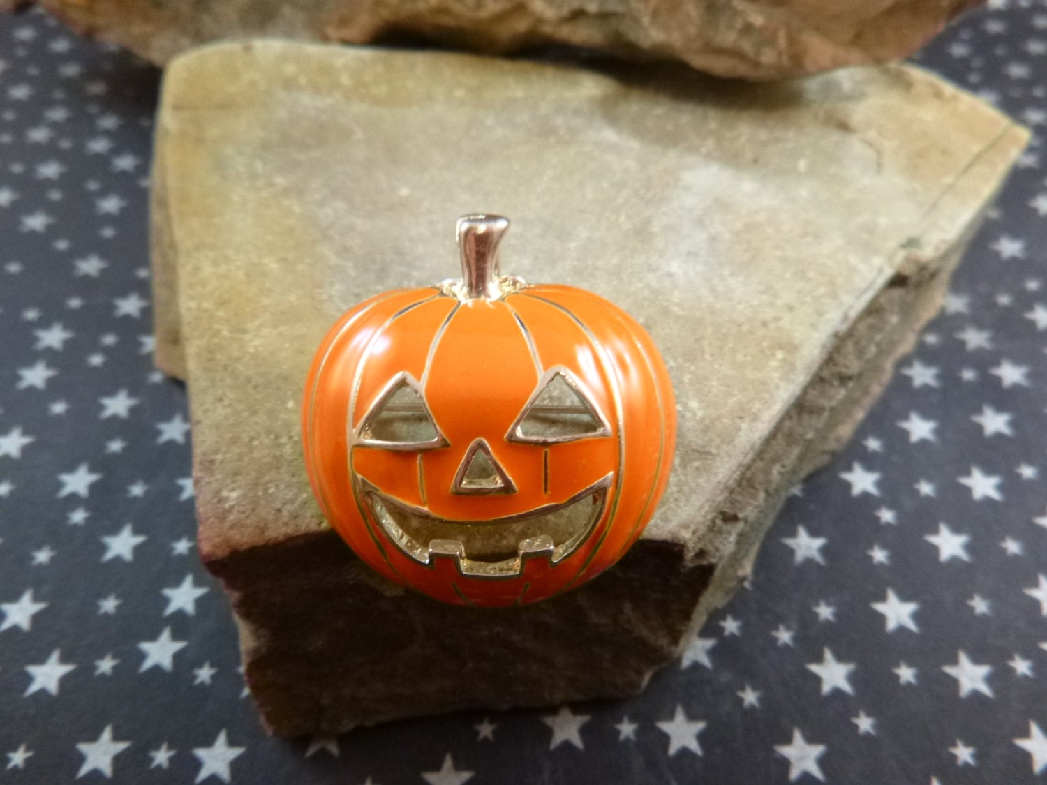 Vintage Halloween Pin or Pendant Bold Jack O Lantern Spooky Carved Pumpkin