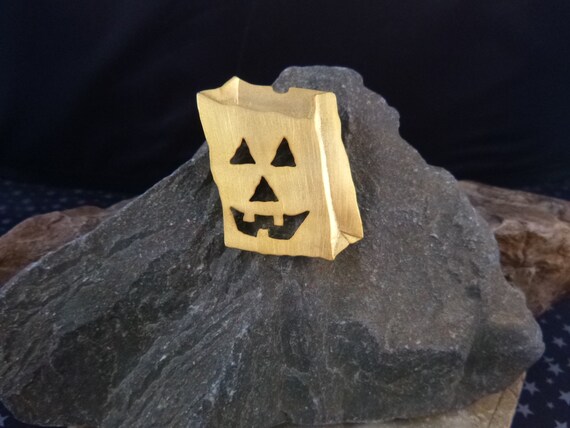 Scary Halloween Jack O Lantern Trick or Treat Spooky Bag Vintage Signed J.J. (Jonette) Pewter Pin
