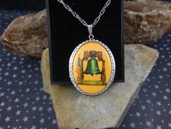 Liberty Bell Vintage Locket Necklace in Original Box | U.S. Colonial Designs | 1776 Themed Patriotic Two Picture Locket