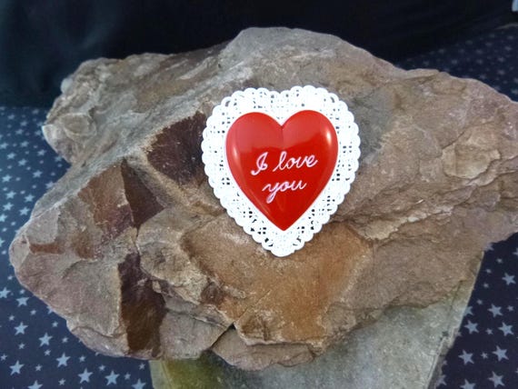 Vintage 1950s Valentine Heart Brooch | Red Thermoset Plastic Pin