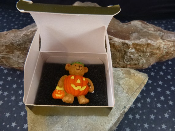 1999 Avon Teddy Bear Pumpkin Halloween Pin | Vintage Cute Bear Ready for Trick and Treat with Original Box