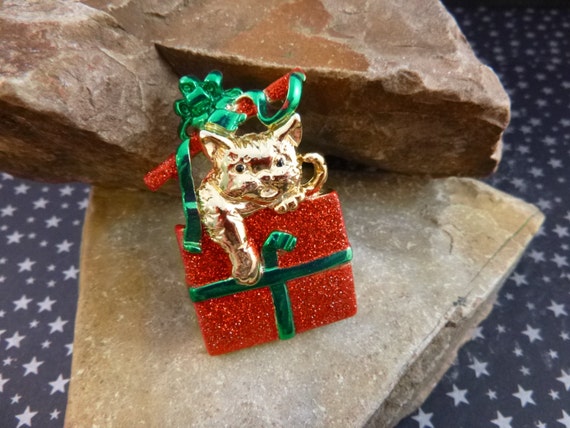 Adorable Kitten Wrapped as Glittery Red Present with Green Ribbons Vintage Christmas Pin