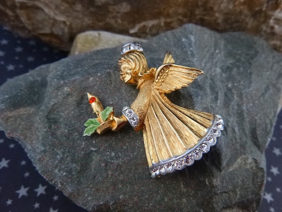 Christmas Angel with Candle and Dimensional Wings Lighting the Way | Vintage JJ Angel Pin | Timeless Vintage Christmas Angel Brooch