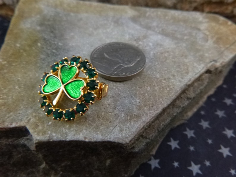 Timeless Classic Irish Three Clover St Patrick/'s Day Shamrock Pin Petite Irish Shamrock Vintage Brooch Circled with Green Rhinestones