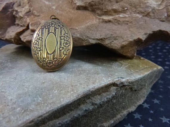 Timeless Brass Locket Pendant | Vintage Victorian Style Pendant Locket
