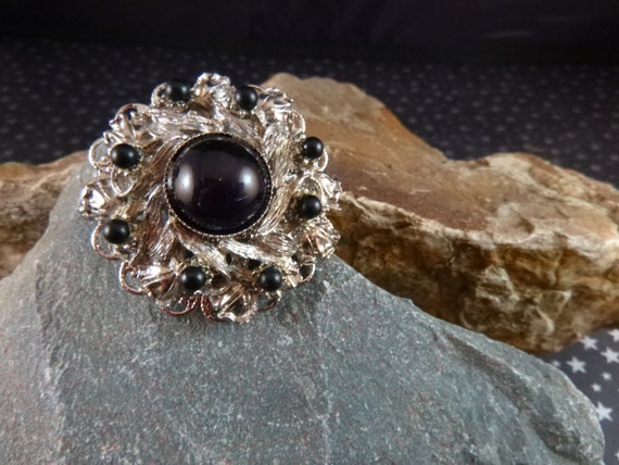 Black Cabochon Layered Filigree Pot Metal Vintage Brooch