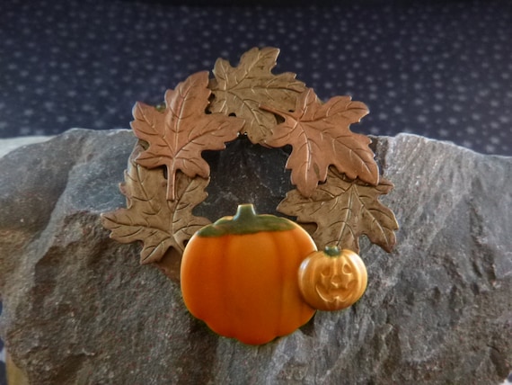 Halloween Jack O Lantern Harvest Pumpkin and Fall Leaves  Create a Seasonal Wreath Vintage Brooch