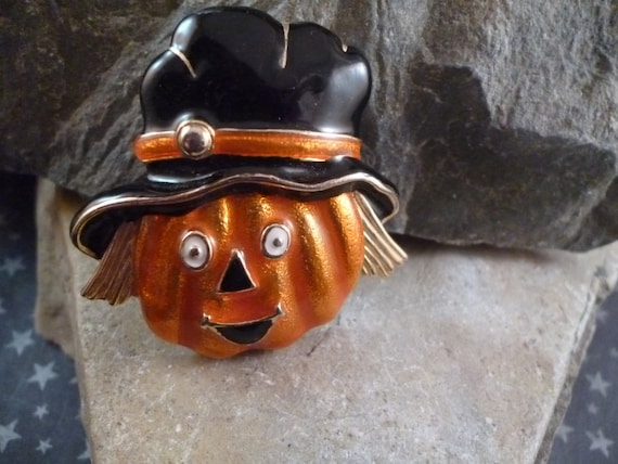 Halloween Scarecrow Pumpkin with Black Hat Cute Not Spooky Vintage Pin