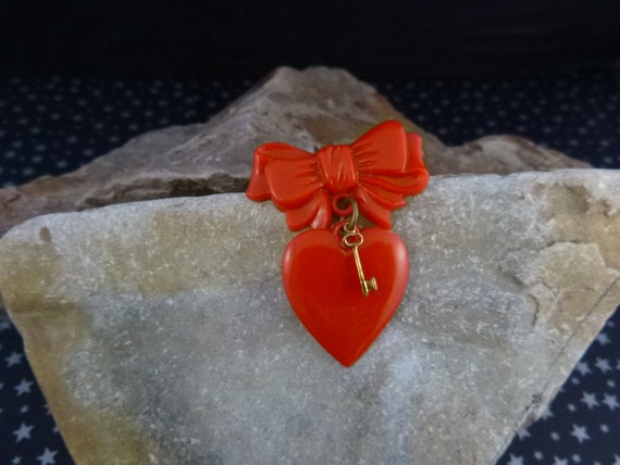 1950s Celluloid Plastic Red Valentine Heart with Key Dangling from Bow | Vintage Mid Century Heart Pin | Book Piece