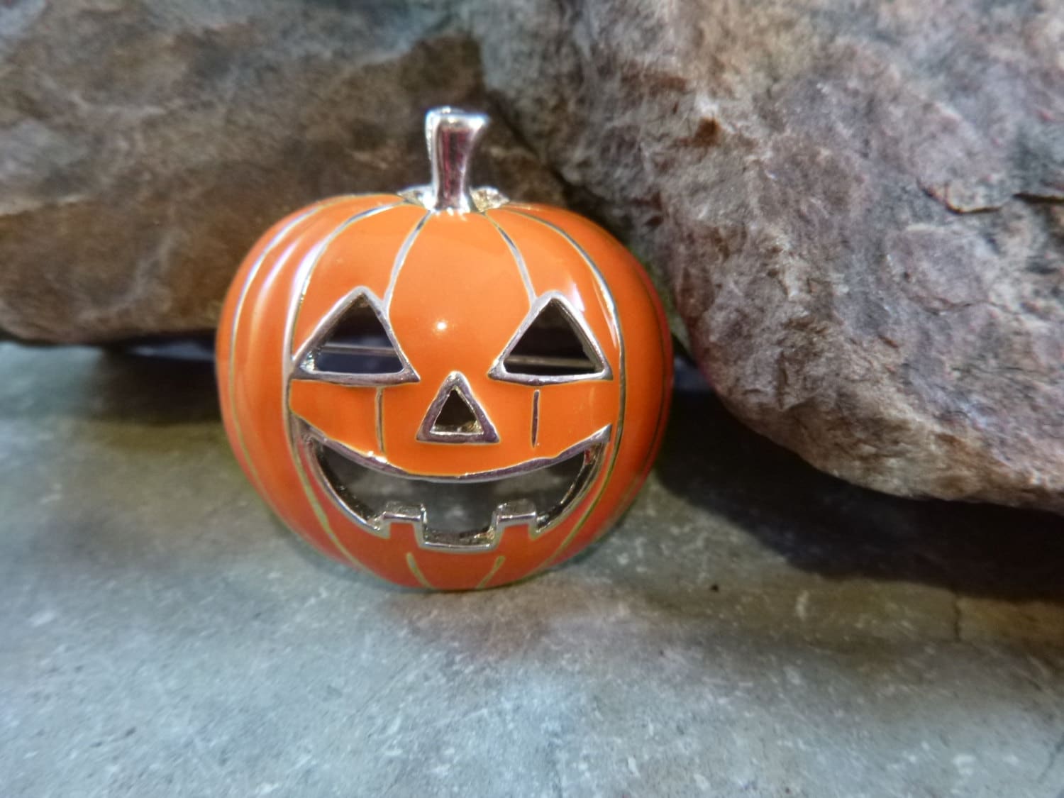 Vintage Halloween Pin or Pendant Bold Jack O Lantern Spooky Carved Pumpkin
