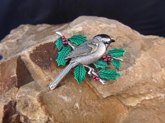 Vintage JJ Pewter Bird and Holly Brooch: Timeless Holiday Signed Pin
