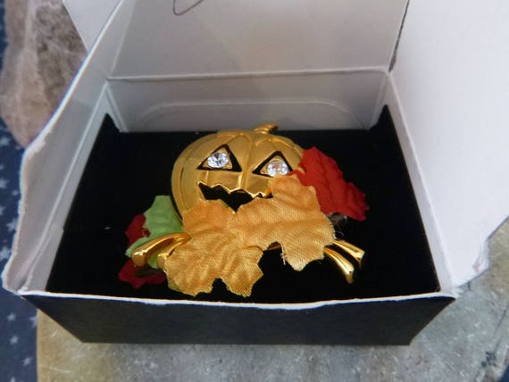 Halloween Jack O Lantern Surrounded by Colorful Leaves Vintage Avon Brooch in Original 1993 Box Fall Pin