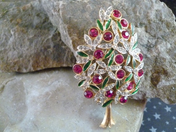 Sphinx of England A1266 Swarovski Crystal Collectible Vintage Christmas Tree Pin | Book Piece