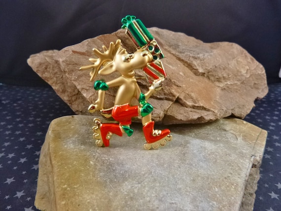 Moose on Skates with Presents Whimsical Vintage Danecraft Christmas Pin | Trying to Beat The Holiday Rush