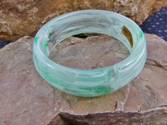 Light Green and White Swirls In Clear Lucite Acrylic Vintage Bangle Bracelet | Made in Italy Marbleized Spring Summer Bangle