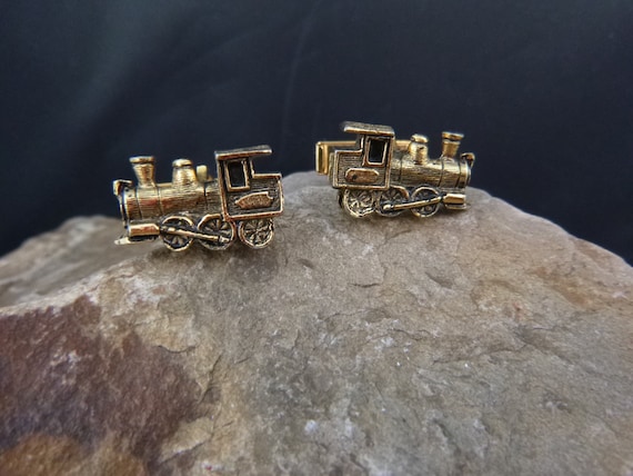 Train Lover? Train Engine Vintage Cuff Links | Sarah Coventry | Antiqued Gold Tone