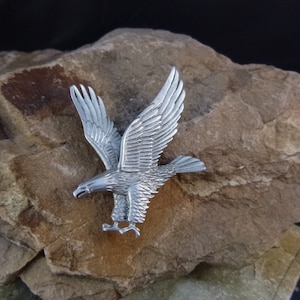American Eagle in Flight Patriotic Pin | July 4 | JJ Jonette | Vintage Pewter Figural Pewter Bird Pin