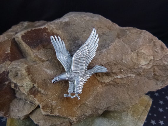 American Eagle in Flight Patriotic Pin | July 4 | JJ Jonette | Vintage Pewter Figural Pewter Bird Pin