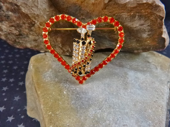 For the Golf Lover in Your Life | Dorothy Bauer Swarovski Crystal Vintage Brooch | Heart Around Golf Clubs in Bag with Strap Sparkly Pin