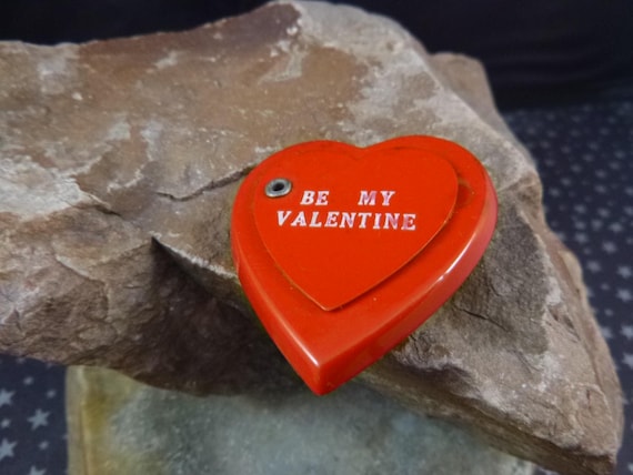 1940s Valentine Sweetheart Locket | Large Celluloid Red Heart Brooch | Be My Valentine Locket Pin | Single Picture Slide Opening | Rare Find