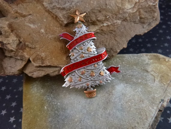 Merry Christmas Red Ribbon Christmas Tree Vintage Brooch | Signed JJ (Jonette) Pewter with Gold Tone Stars | Holiday Message Pin