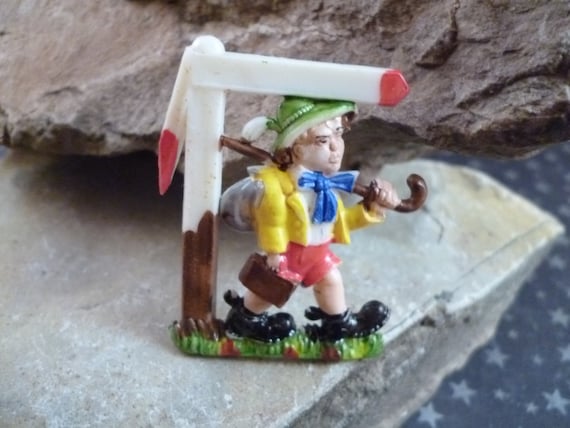 Circa l950s “Little Johnny” Old German Children’s Song “Hänschen Klein” Painted Celluloid Plastic Pin