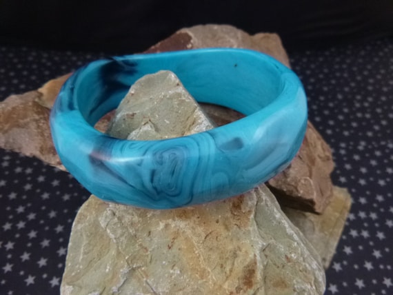 Asymmetrical Marbled Turquoise Blue Hard Plastic Vintage 8” Bangle Bracelet | Book Piece