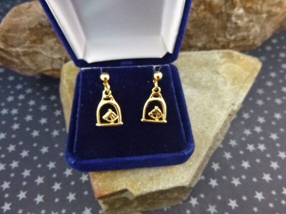 Horse Lover? Horse Head Dangling Gold Tone Pierced Earrings in Original Box | Equestrian Themed Vintage Earrings