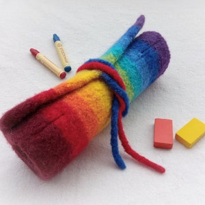 Hand-felted, customizable pencil case Roll-up pencil case for wax crayons Waldorf pencil case