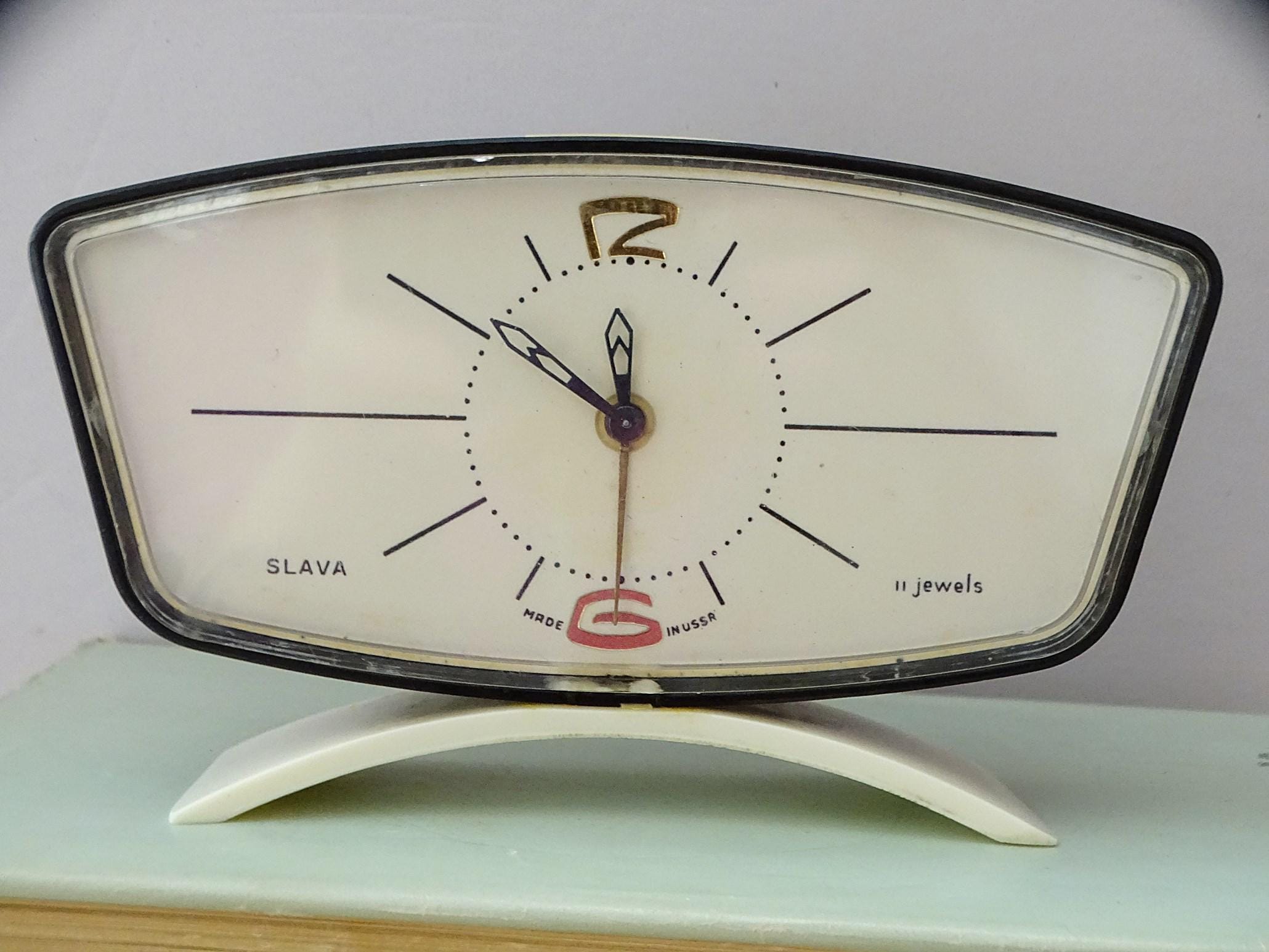 スラヴァ ソビエト SLAVA アラームクロック 手巻き 置き時計 目覚まし時計 SLAVA アラーム時計 – store by roovice