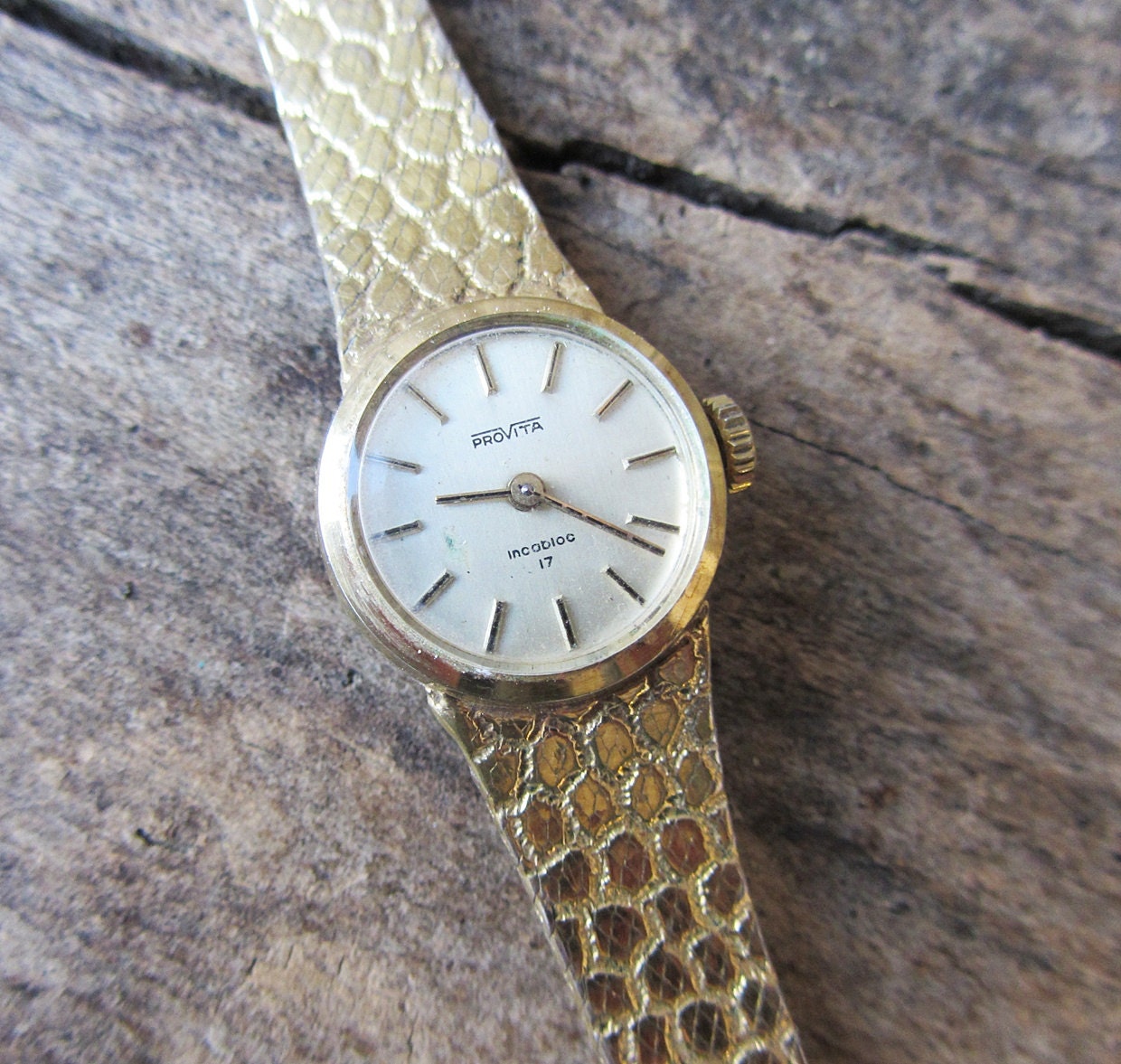 17 rubis incabloc gold watch 2025