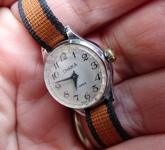 Vintage Ladie s Watch Chaika Faceted Glass Russian Women s