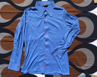 Get down and get FUNKY in this 1970s body-hugging short-sleeve stretch shirt with extra-funky collar and contrast red buttons Medium